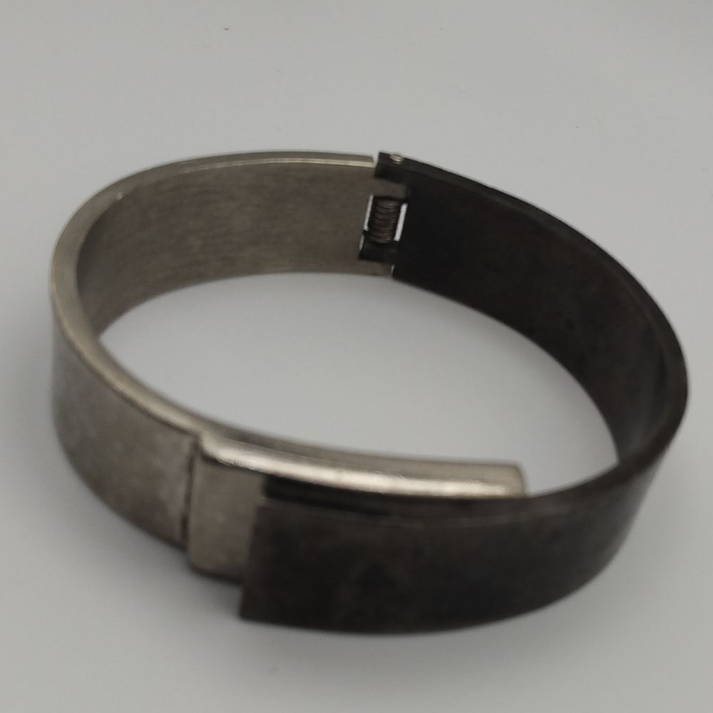 Black and silver grunge clasp‎ hinge bracelet